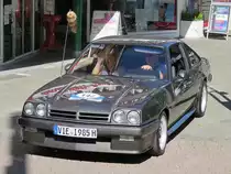 Ein Opel Manta mit Fuchssschwanz bei der 29. Viersener Oldtimer-Rallye am 27.05.2017