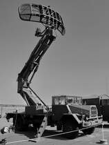 Ein MAN 630 L2AE mit Antennenaufbau MPDR 30 45-1 für den Tieffliegermelde- und Leitdienst (TMLD) im Lufwaffenmuseum Berlin-Gatow. (August 2005)