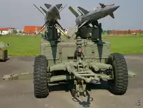 Ein Anhänger mit zwei Flugabwehrraketen S-125 Newa (SA-3 Goa) im Lufwaffenmuseum Berlin-Gatow. (August 2005)