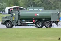 Ein Volvo N10 Kerosintankfahrzeug der schwedischen Luftwaffe. (Linköping, Juni 2012)