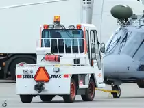 Ein Flugzeugschlepper der Schwedischen Luftwaffe in Linköping. (Juni 2012)