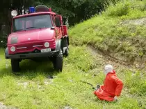 Ein altes Unimog-Flugfeldlöschfahrzeug der Belgischen Armee. (Liegé-Bierset, Juni 2003)