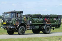 Ein DAF YAD-4442 Flugfeldtankfahrzeug der Niederländischen Luftwaffe. (Gilze-Rijen, Juni 2005)