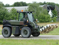 Ein JCB Teleskoplader der Niederländischen Luftwaffe. (Gilze-Rijen, Juni 2005)