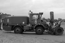 Eine Unimog U1300 Schneefrässchleuder am Flughafen Neubrandenburg-Trollenhagen (August 2002)