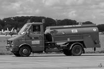 Ein Iveco 49-10 Flugfeldtankfahrzeug der Niederländischen Luftwaffe. (Volkel, Juni 2004)