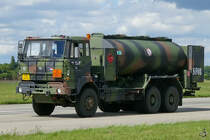 Ein DAF YAZ-230 Flugfeldtankfahrzeug der Niederländischen Luftwaffe. (Volkel, Juni 2004)