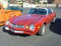 Chevrolet Camaro mit T-roof der zweiten Generation, wie er von 1979 bis 1981 produziert wurde. Oldtimertreffen an Mo´s Bikertreff in Krefeld am 25.02.2018.