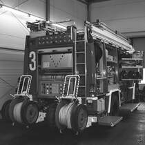 Ein Mercedes-Benz/Rosenbauer Hilfsleistungsgruppenfahrzeug auf dem Flughafen Dortmund. (Juni 2004)