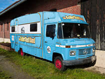 Alter Mercedes 508D mit Wohnmobil als Aufbau,gesehen in Deggendorf am 30.10.2016