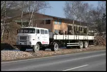 Keine Ahnung um was für einen speziellen IFA es sich hier handelt. Ich sah ihn am 21.2.2018 in Sonneberg. Als Sattelzug und das Führerhaus mit Doppelkabine hatte ich ihn bis dato noch nicht wahrgenommen. Vielleicht macht jemand dazu ergänzende Angaben.
