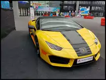 Dieser Lamborghini war der Hingucker nahe des Eingangs zur Spielwarenmesse 2018 in Nürnberg. Am 1.2.2018 hielt ich ihn im Bild fest. Um welches Modell es sich genau handelt,
kann ich nicht sagen. Vielleicht ergänzt hier jemand.