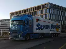 Volvo FH mit Bud Spencer-Sujet der Spedition Sascha Berthold am 31.10.2017 in Brugg AG (Schweiz).