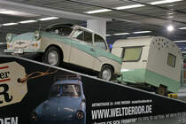 Ein Trabant P50 mit dem kleinen Wohnwagen LC9-200 in der Gepäckempfangshalle des Flughafens Dresden. (April 2017)