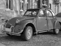 Ein Citroen 2CV im April 2017 in Dresden.