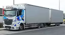 =MB Actros-Hängerzug rastet an der A 7 im März 2018