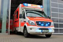 Neuer ASB Frankfurt Mercedes Benz Sprinter Innovation RTW mit vier Frontblitzer und zwei Stück am Kenntzeichen am 10.03.18 an der Wache1 durch einen netten Notfallsanitäter durfte ich ein Foto machen