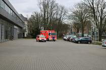 BF Frankfurt Mercedes Benz Vito Kdow C-Dienst und MAN TGM GW-AS1 beim Ausrücken am 10.03.18 an der Wache1