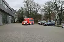 BF Frankfurt Mercedes Benz Vito Kdow C-Dienst und MAN TGM GW-AS1 beim Ausrücken am 10.03.18 an der Wache1