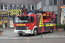 Mercedes Atego der Feuerwehr Lehrte stand am 10.03.2018 in der Lehrter Innenstadt.