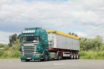 Scania R440 Highline mit Kipper auf dem  Lohfeldener Rüssel  bei Kassel. 09.06.2012