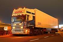 Seltener Gast in Deutschland... 4er Scania von Kempen. 164L 580 als 6x2/4 SZM mit Kühlauflieger auf dem Lohfeldener Rüssel bei Kassel. 13.12.2013