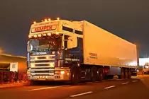 Seltener Gast in Deutschland... 4er Scania von Kempen. 164L 580 als 6x2/4 SZM mit Kühlauflieger auf dem Lohfeldener Rüssel bei Kassel. 13.12.2013