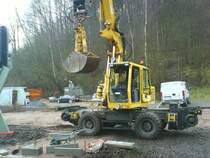 Mein ZW 900 litronic liebherr und ich warten auf Beton der mit dem bus im hintergrund angeliefert wird.