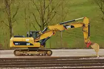 Caterpillar 323D LN Raupenbagger gesehen im Bahnhofsbereich in Ettelbr�ck. M�rz 2018