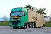 Mittlerweile auch nur noch ganz selten zu sehen sind die DAFs XF 95 hier mit 530 PS Leistung SSC Kabine als 6x2/4 Variante von Schwandner. Breuna A44 26.04.2013