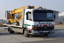 MB 815 mit Hebebühne auf der Ladefläche in Odendorf - 21.02.2018