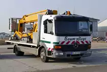 MB 815 mit Hebebühne auf der Ladefläche in Odendorf - 21.02.2018