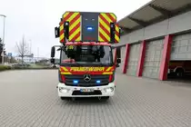 Feuerwehr Hofheim im Taunus Mercedes Benz Atego DLA(K)23/12 (Florian Hofheim 1-30) mit Rosenbauer XS2.0 Leiter am 17.03.18 bei einen Fototermin 