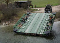 Militärfahrzeuge CH von Walter Ruetsch
Steyr 1491 310/S 37 6 x 6 Sattelschlepper 95 mit Brückenmodul im Dienste des Pontonier Bataillons 26 am 15. März 2018 bei Arch.
Foto: Walter Ruetsch
