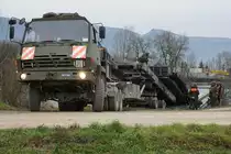 Militärfahrzeuge CH von Walter Ruetsch
Steyr 1491 310/S 37 6 x 6 Sattelschlepper 95 mit Brückenmodul im Dienste des Pontonier Bataillons 26 am 15. März 2018 bei Arch.
Foto: Walter Ruetsch