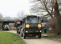 Militärfahrzeuge CH von Walter Ruetsch
Steyr 1491 310/S 37 6 x 6 Sattelschlepper 95 mit Brückenmodul im Dienste des Pontonier Bataillons 26 am 15. März 2018 bei Arch.
Foto: Walter Ruetsch