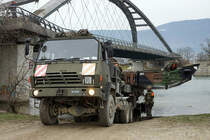 Militärfahrzeuge CH von Walter Ruetsch
Steyr 1491 310/S 37 6 x 6 Sattelschlepper 95 mit Brückenmodul im Dienste des Pontonier Bataillons 26 am 15. März 2018 bei Arch.
Foto: Walter Ruetsch
