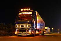 Volvo FH460 von Mencke mit Kühlauflieger auf dem Lohfeldener Rüssel bei Kassel. 07.09.2013