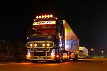 Volvo FH460 von Mencke mit Kühlauflieger auf dem Lohfeldener Rüssel bei Kassel. 07.09.2013