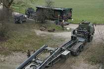 Militärfahrzeuge CH von Walter Ruetsch
Steyr 1491 310/S 37 6 x 6 Sattelschlepper 95 mit Brückenmodul im Dienste des Pontonier Bataillons 26 am 15. März 2018 bei Arch.
Einwässerung eines Brückenmoduls.
Foto: Walter Ruetsch