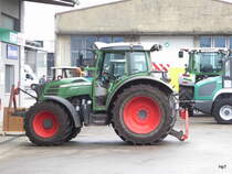 Fendt 211 vor Garage in Ins am 15.03.2018
