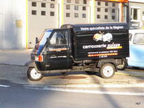 Piaggio APE Transporter mit Werbung in Nidau am 21.03.2018