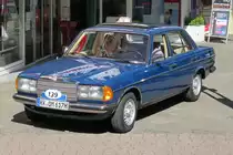 Ein Mercedes-Benz W123 bei der 29. Viersener Oldtimer-Rallye am 27.05.2017