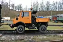 Mercedes Benz Unimog U1200 Zweiwegrangierfahrzeug am 24.03.18 beim Lokschuppenfest in Treysa 