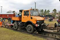 Mercedes Benz Unimog U1200 Zweiwegrangierfahrzeug am 24.03.18 beim Lokschuppenfest in Treysa 