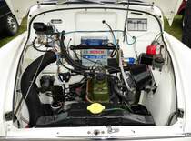 =Morris Minor Traveller, Bj. 1970, Blick in den Motorraum, steht zum Verkauf bei der Veterama, 10-2017