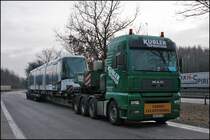 MAN TGA 26.530XXL von KBLER SCHWERTRANSPORTE verbringt das Fahrverbot auf dem Rasthof Sauerland-Ost. Die Fahrt wird in der kommenden Nacht in Richtung Kste fortgesetzt. (03.02.2009)

