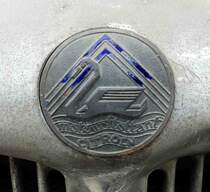 =Emblem auf einer Citroen-Kühlermaske, angeboten zum Verkauf bei der Veterama, 10-2017
