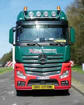 =MB Actros von  KAHL Schwerlast  steht auf einem Parkplatz an der B 27, 04-2018
