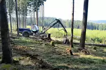 Harvester (Rottne H20) im Forsteinsatz am 18.04.2018 bei Möhnesee Wilhemsruh.